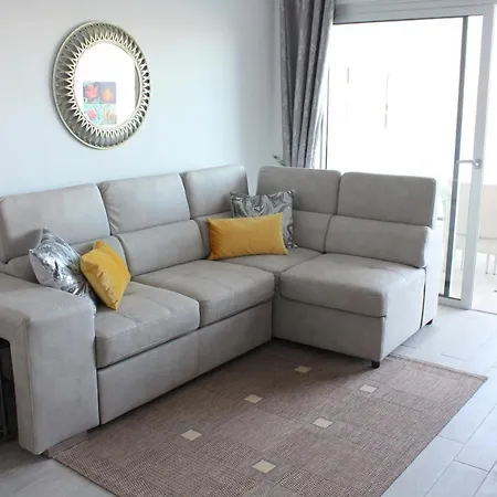 Wonderful 2 Bd With Great Terrace *