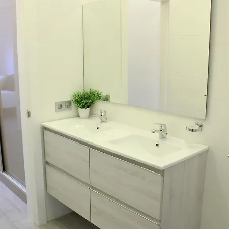 Wonderful 2 Bd With Great Terrace