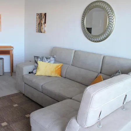 Wonderful 2 Bd With Great Terrace Апартаменты