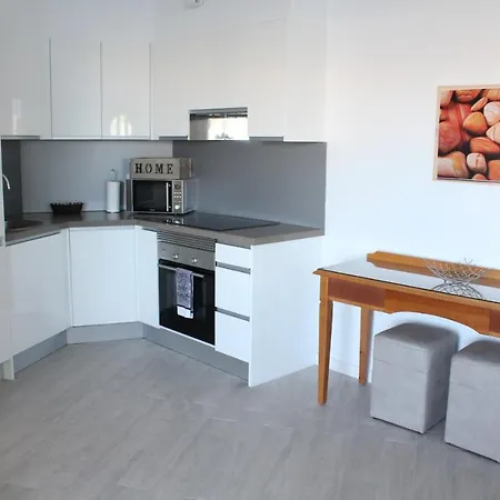 Wonderful 2 Bd With Great Terrace *