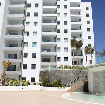 Wonderful 2 Bd With Great Terrace Адехе